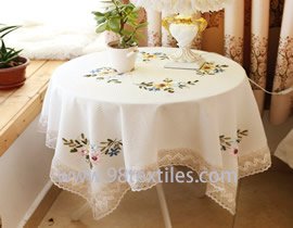 Table-clothes made of printed or yarn-dyed, jacquard cotton fabrics