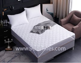 set of unfilled bedclothes